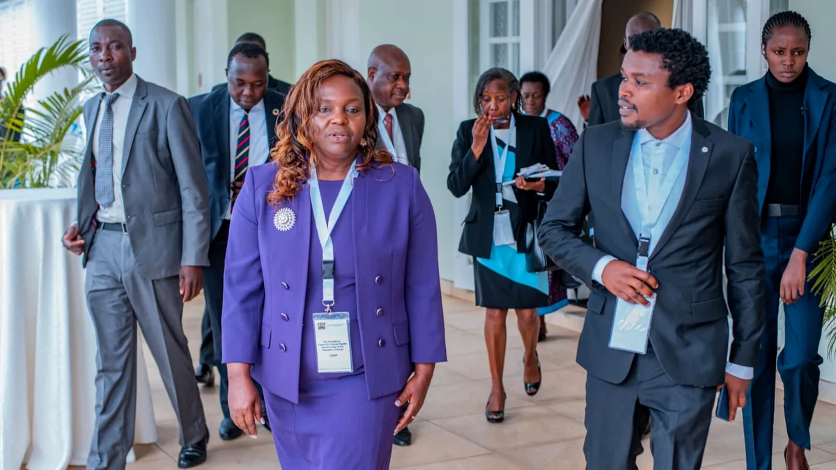 Stakeholders arriving and walking together during a consultative workshop